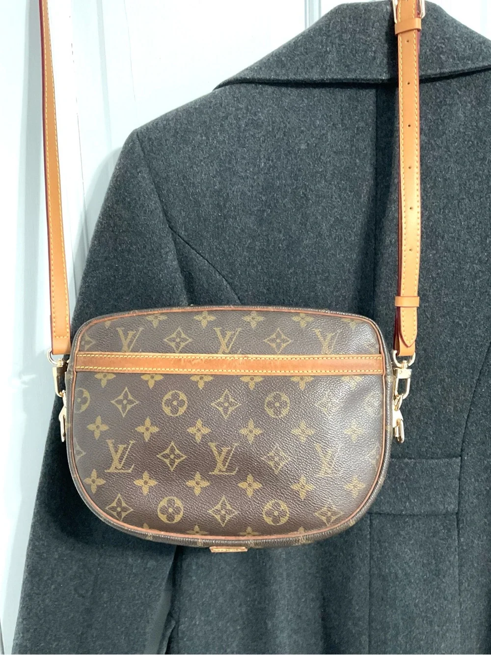 AUTHENTIC ✅MONOGRAM BAG TH8911 LOUIS VUITTON